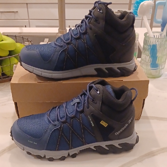 REEBOK ALLOY TOE WORK BOOTS RB3400 TRAILGRIP MEN'S SZ 9.5 W - Picture 2 of 8